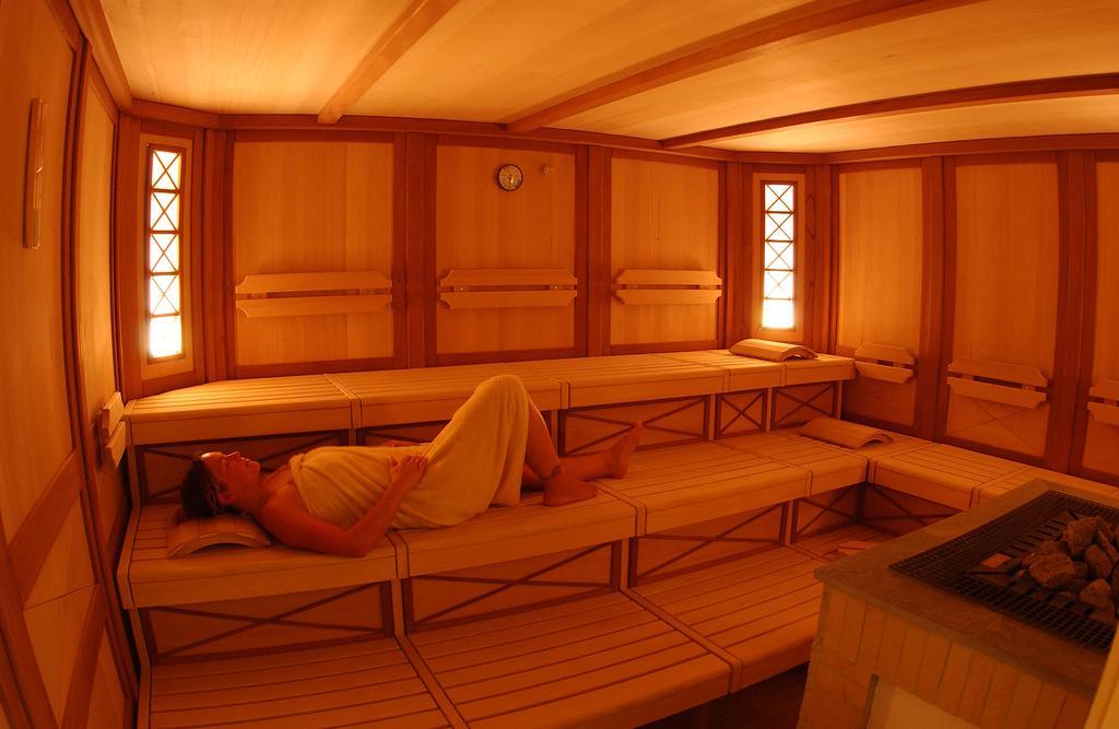 Fortina Spa Resort Sliema Luaran gambar A modern Finnish sauna