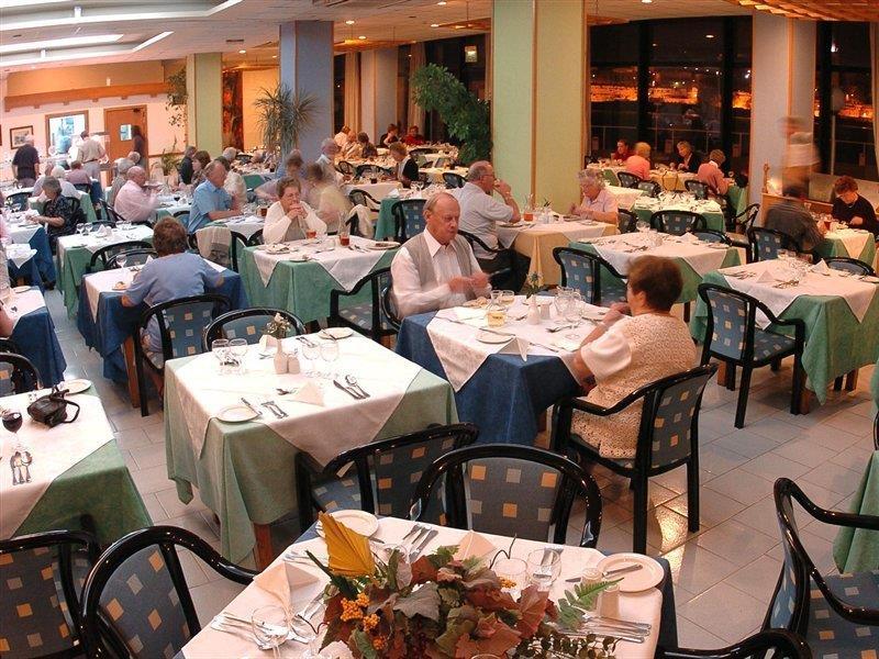 Fortina Spa Resort Sliema Luaran gambar The dining room at the National Presbyterian Center