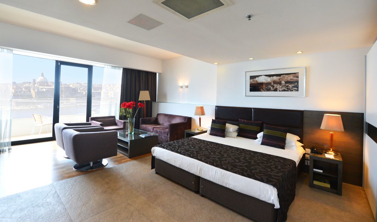 Fortina Spa Resort Sliema Luaran gambar A suite at the hotel