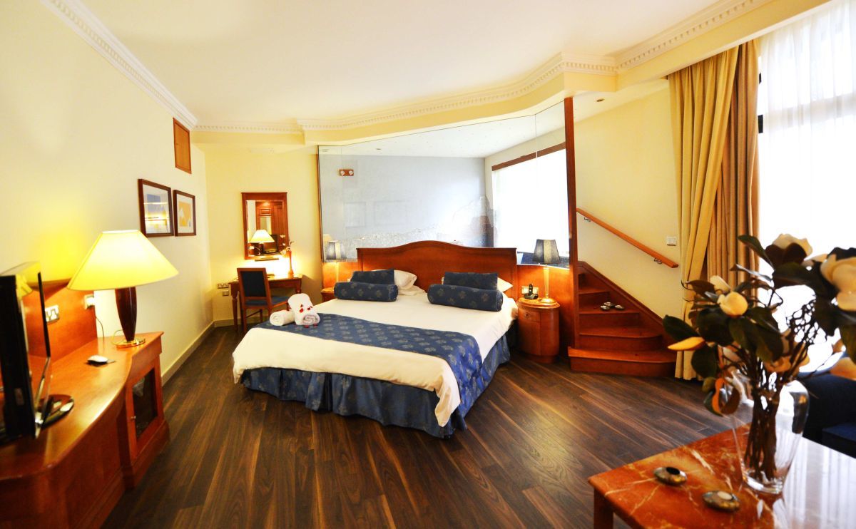 Fortina Spa Resort Sliema Luaran gambar A suite at the hotel