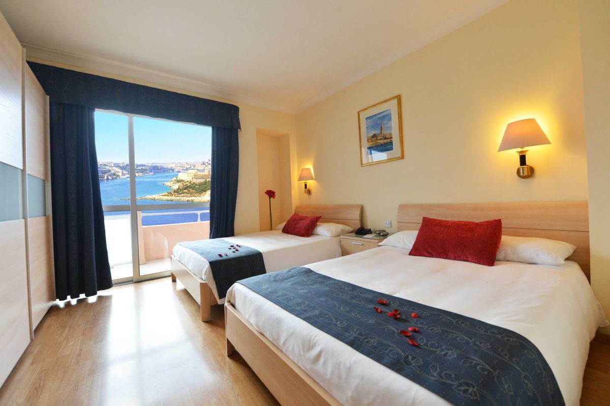 Fortina Spa Resort Sliema Luaran gambar A typical hotel room
