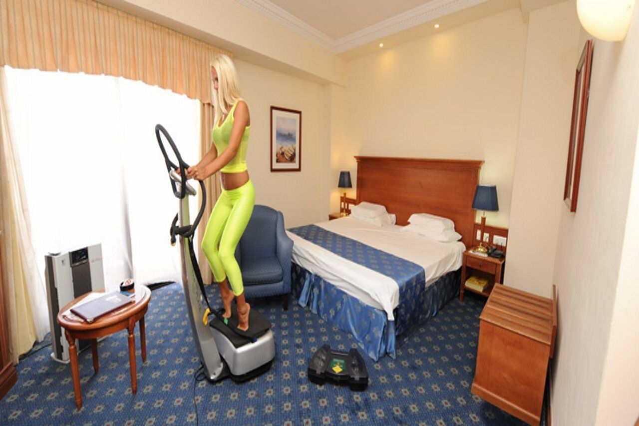 Fortina Spa Resort Sliema Luaran gambar A woman on an elliptical trainer
